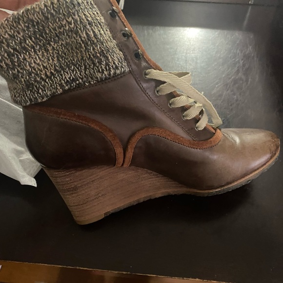CHLOE PreOwned. GREAT CONDITION Brown Leather Lace Up Wedge Sock Bootie, Size 38 - Picture 2 of 7